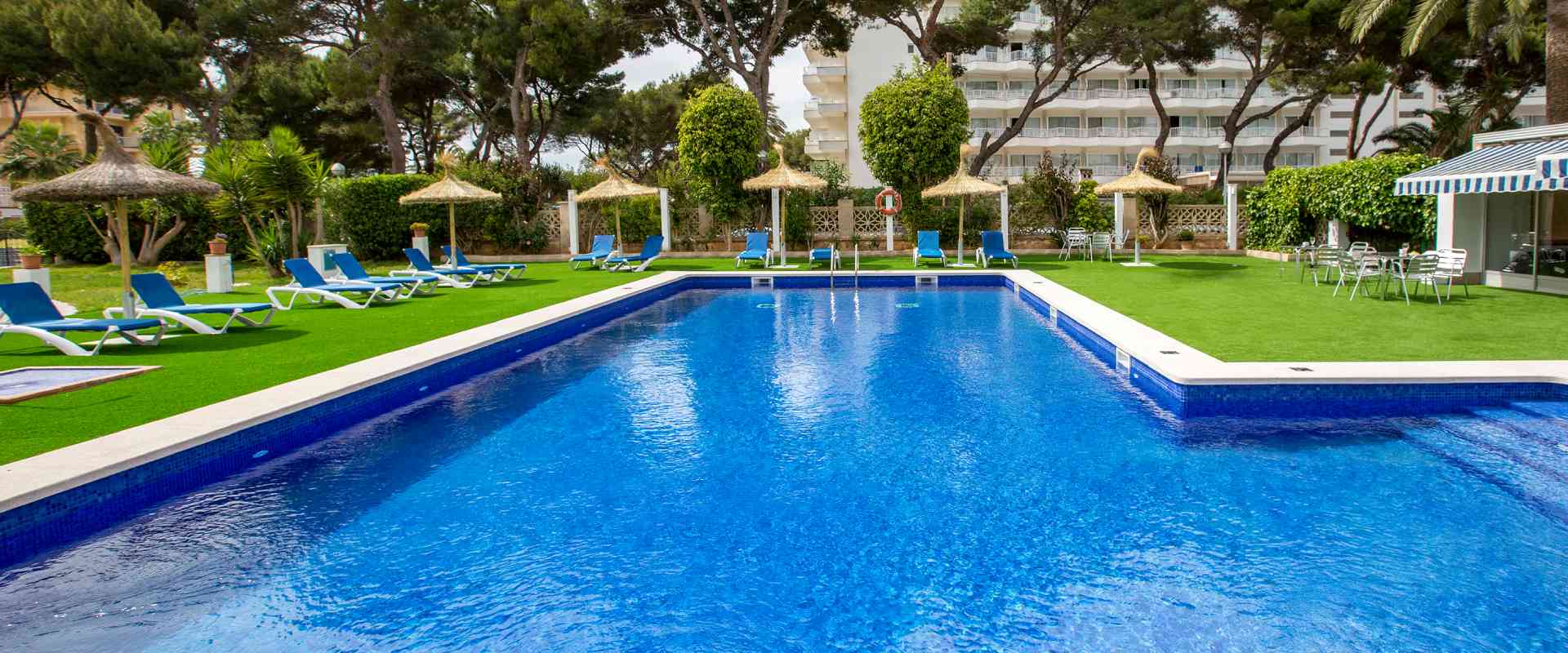 piscina hotel foners